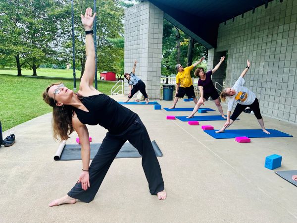 outdoor yoga group fitness class